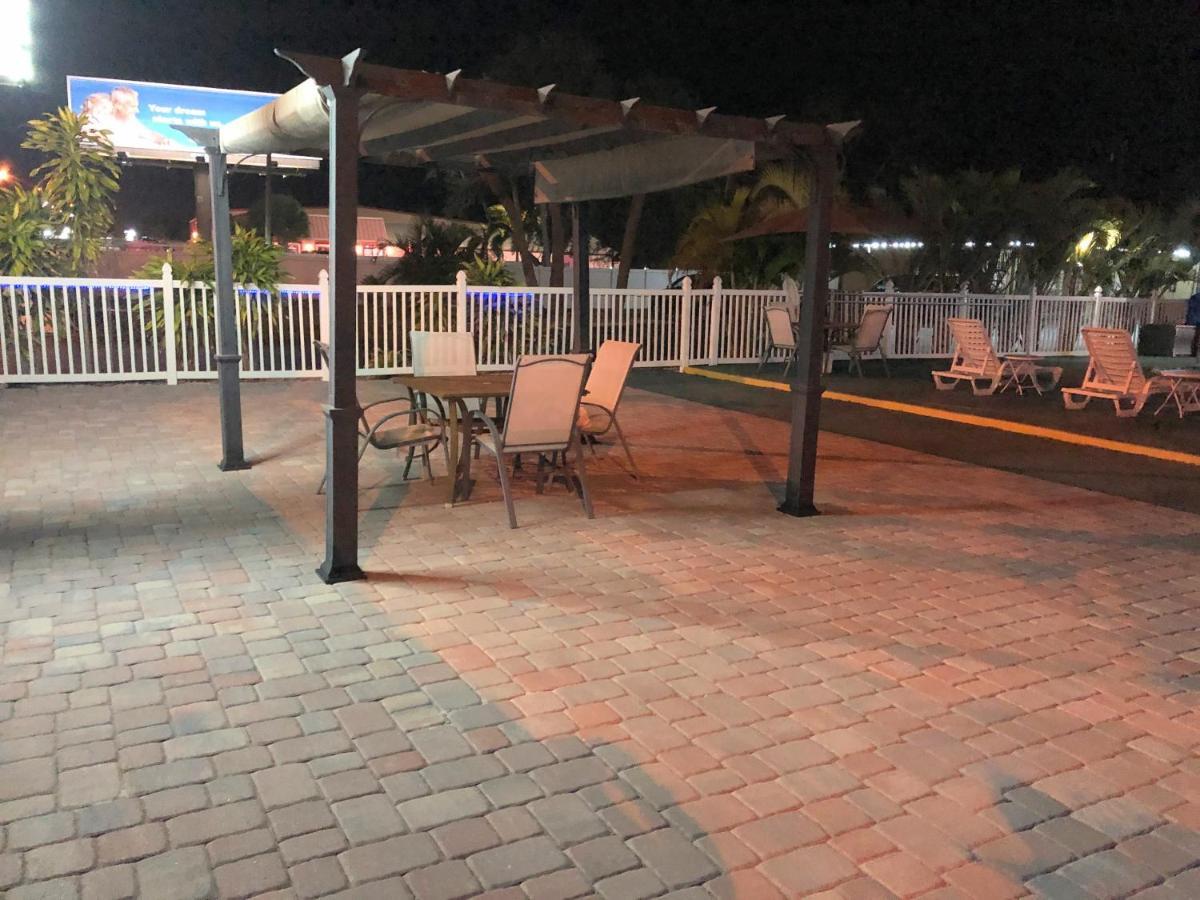 Sunshine Inn & Suites Venice, Florida Venice Gardens Eksteriør bilde